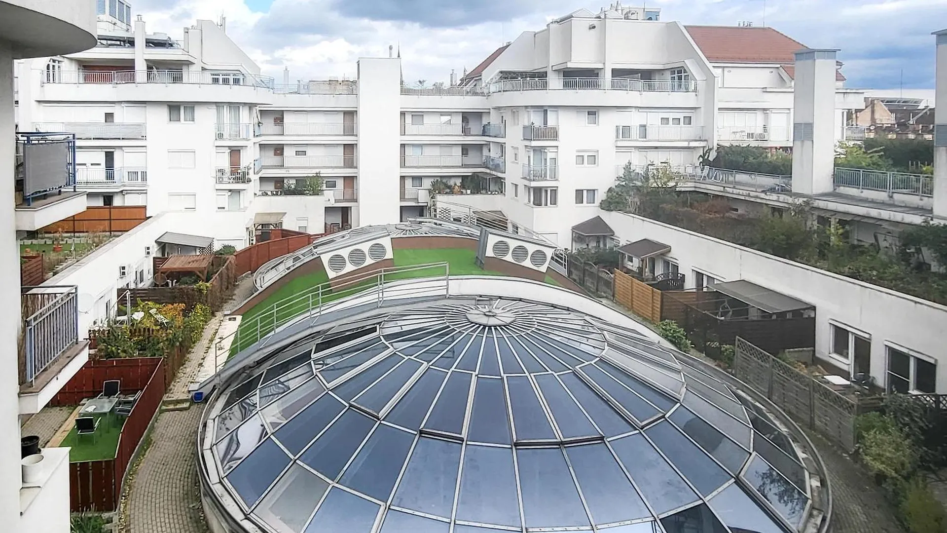 Central - Modern - Comfy بودابست 0*,  المجر