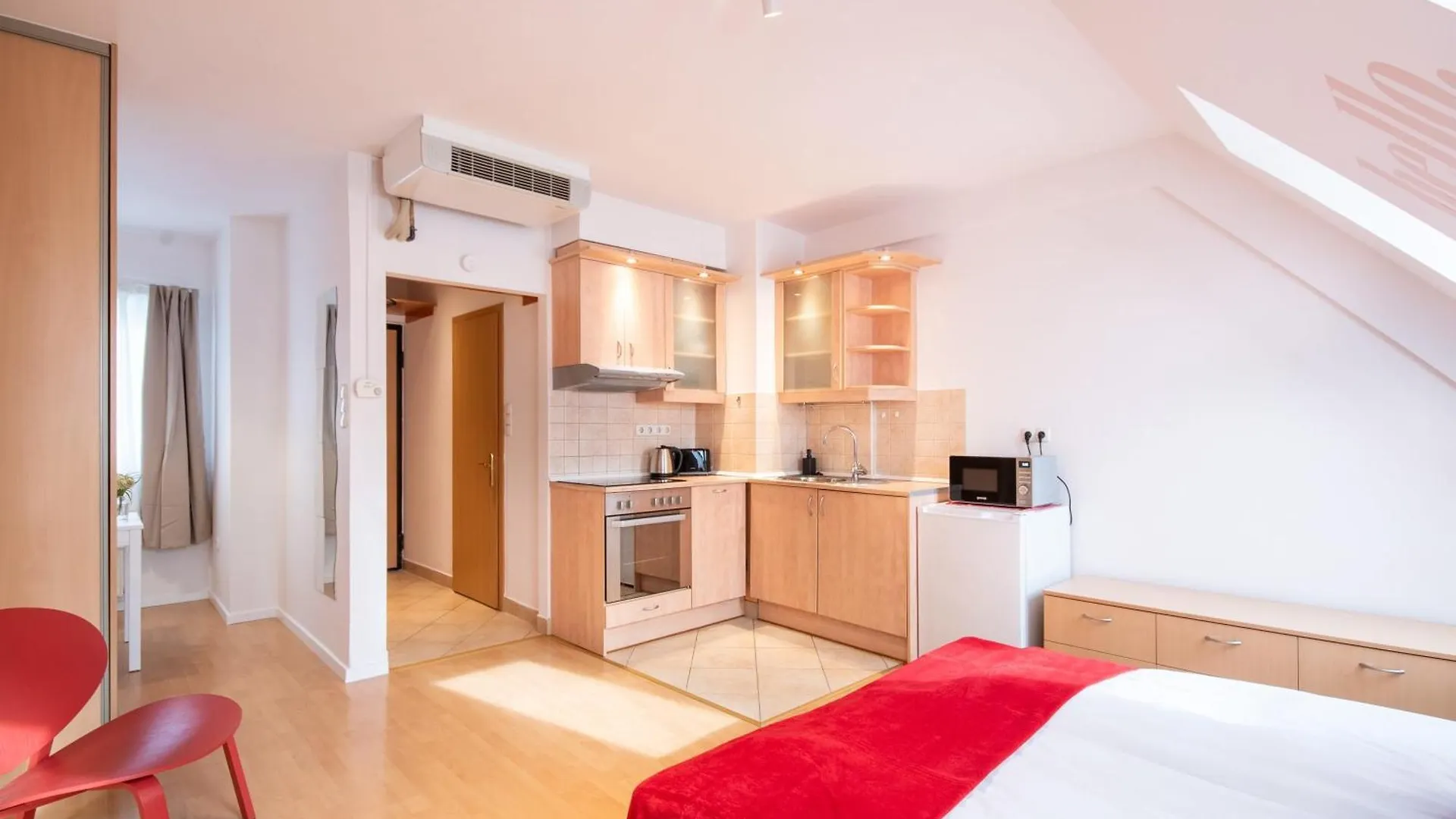 Central - Modern - Comfy بودابست شقة