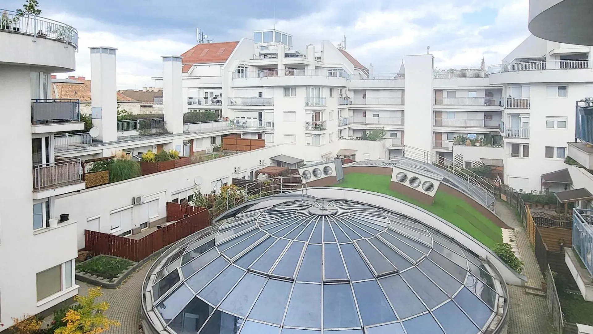 Central - Modern - Comfy بودابست 0*,