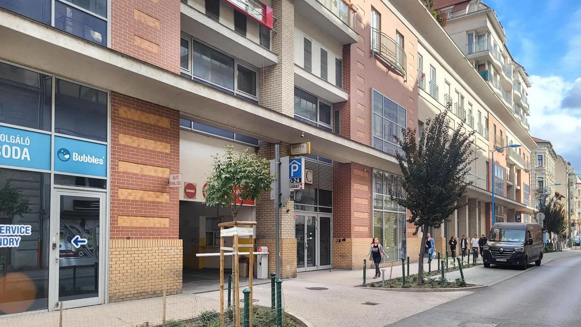 Central - Modern - Comfy بودابست شقة